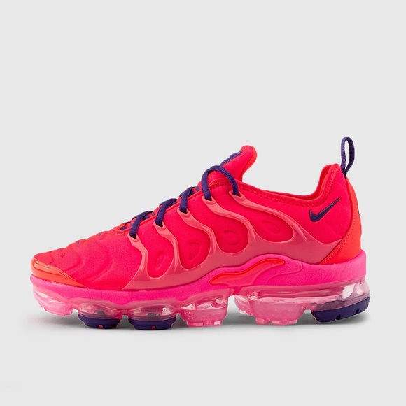 nike vapormax neon pink